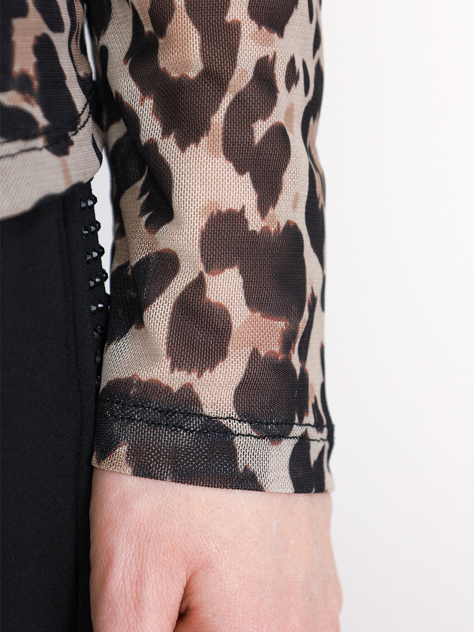 Футболка с леопардовым принтом на подкладке